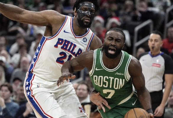 包含杜塞尔多夫队众志成城，努力争取比赛胜利的词条