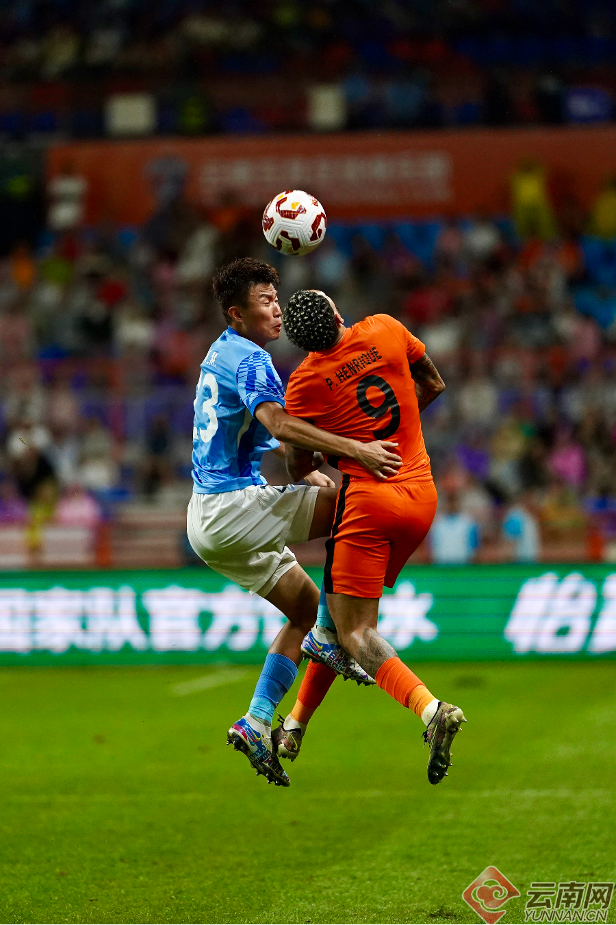 包含国内足球联赛的顶尖对决，胜者谁将傲视群雄？的词条