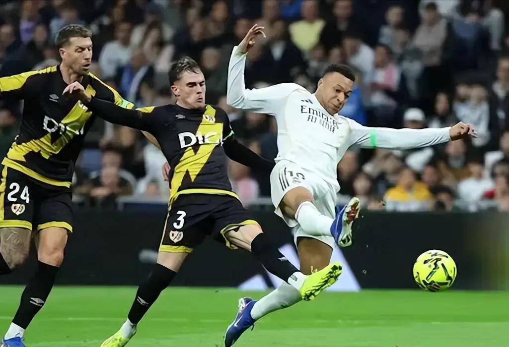 关于皇马后防漏洞频现,主场遭受惨败的信息 关于皇马后防漏洞频现,主场遭受惨败的信息